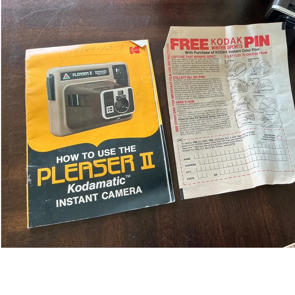 Kodak Vintage Pleaser II Kodamatic Instant Camera with Box and Manual Tan Brown